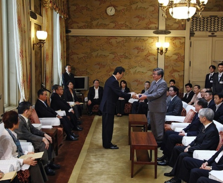 Presentación del informe de los expertos. (JIJI PRESS/AFP PHOTO)