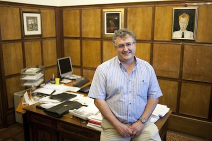 Juan Karlos Alduntzin, en su despacho de la Diputación. (Juan Carlos RUIZ/ARGAZKI PRESS)