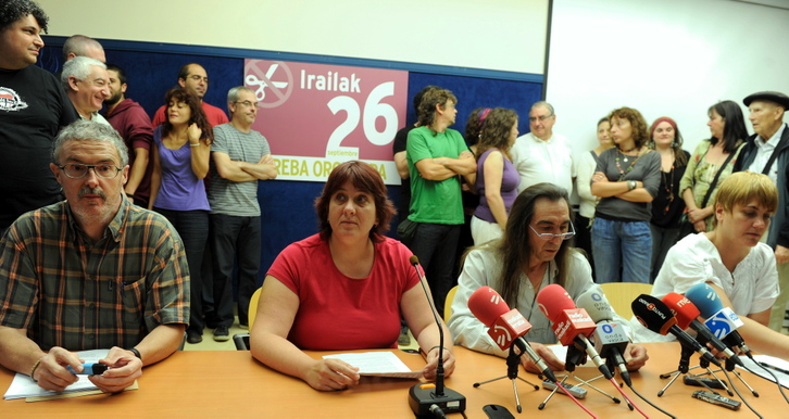 Representantes de los sindicatos y organizaciones sociales convocantes de la huelga. (Monika DEL VALLE/ARGAZKI PRESS)