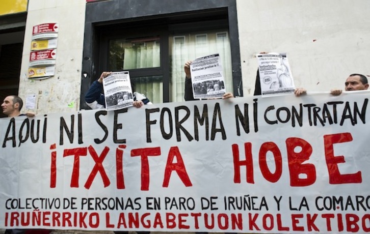 Protesta de la Asamblea de Personas en Paro contra una Oficina de Empleo de Nafarroa (Jagoba MANTEROLA/ARGAZKI PRESS)