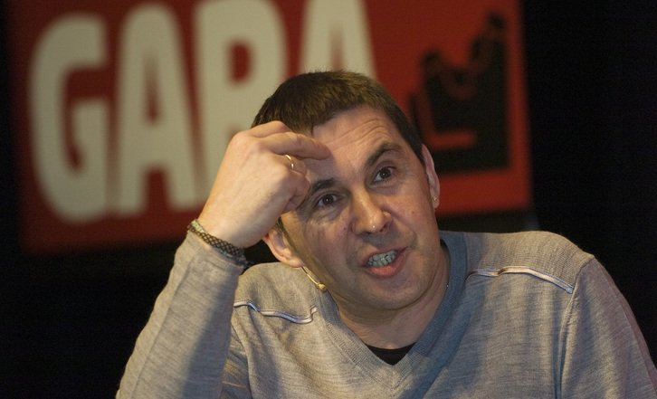 Arnaldo Otegi en la entrevista realizada en 2009 en el Kursaal con motivo del décimo aniversario de GARA. (Jon URBE / ARGAZKI PRESS) 