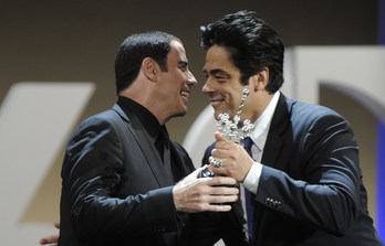 Oliver Stone tras recibir el premio. (Rafa RIVAS / AFP)