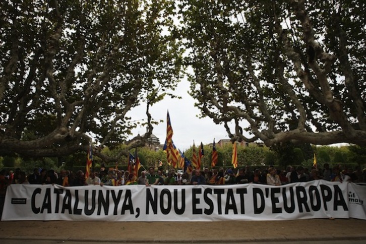Concentración frente al Parlament reivindicando una Catalunya libre en Europa. (Quique GARCIA/AFP)
