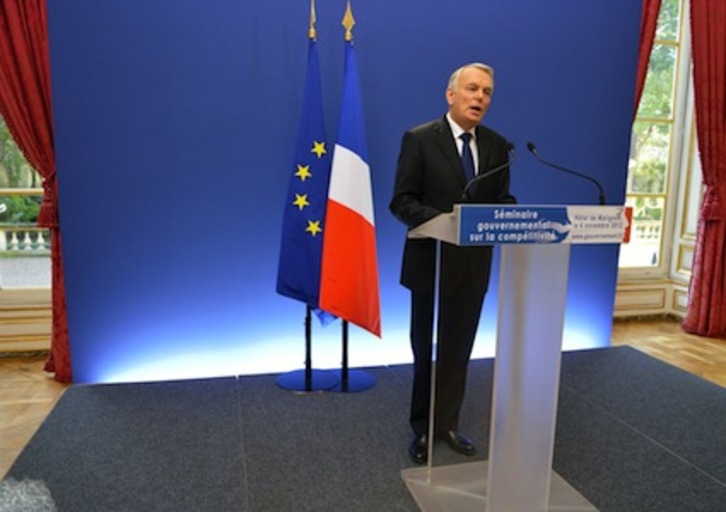 Ayrault, durante la comparecencia que ha ofrecido en París. (Eric FEFERBERG/AFP)