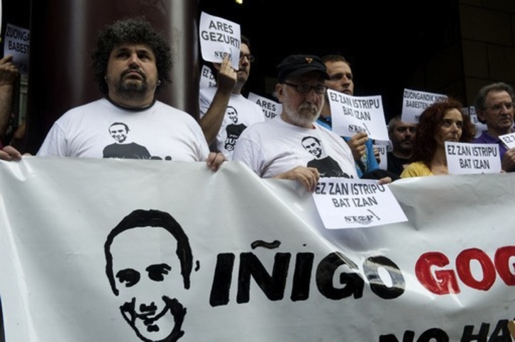 Imagen de la concentración que convocó la iniciativa Iñigo Gogoan cuando se cumplieron seis meses de la muerte de Iñigo cabacas por el pelotazo de la Ertzaintza. (Monika del VALLE/ARGAZKI PRESS)