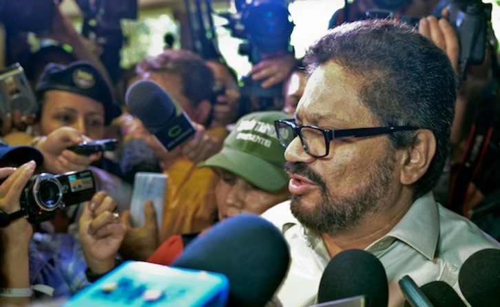 Iván Márquez, negociador de las FARC, a su llegada a la capital de Cuba donde ha informado del alto el fuego declarado por la guerrilla. (Adalberto ROQUE/AFP)
