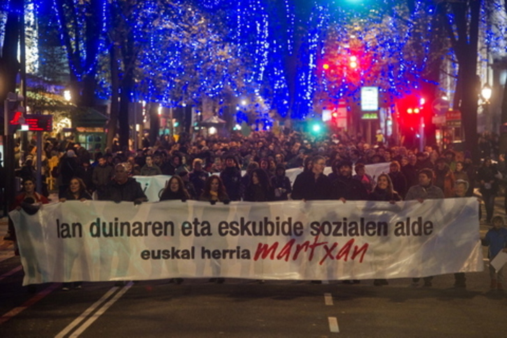 Imagen de la manifestación que se ha celebrado en Bilbo. (Luis JAUREGIALTZO/ARGAZKI PRESS)