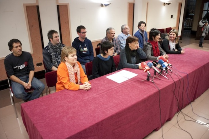 Imagen de la rueda de prensa que ha ofrecido el Acuerdo de Gernika en Donostia. (Juan Carlos RUIZ/ARGAZKI PRESS)