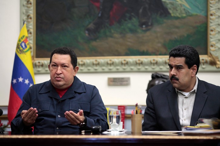Hugo Chávez junto a Nicolás Maduro durante la comparecencia de esta noche. (AFP)