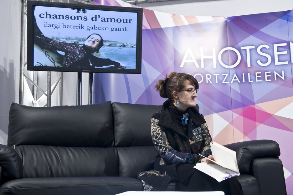 Ainara Maia ha presentado su libro Chansons d' amour en Ahotsenea. 