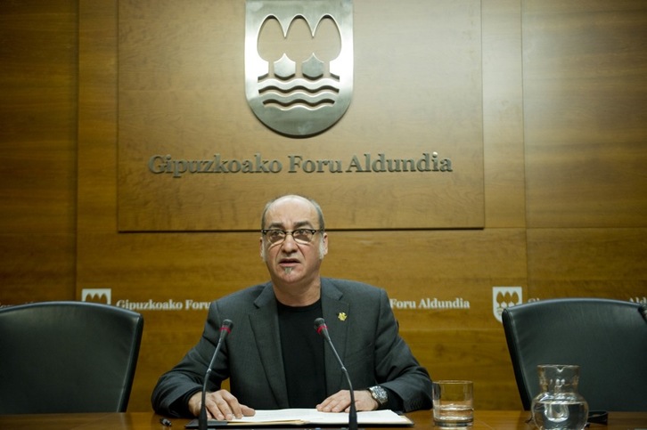 Martin Garitano ha anunciado en una breve comparecencia la decisión de la Diputación. (Andoni CANELLADA/ARGAZKI PRESS)