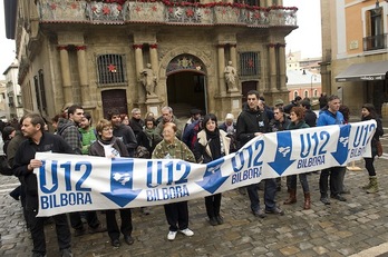 Concentración frente a la Diputación de Gipuzkoa, encabezada por el diputado general, Martin Garitano. (Juan Carlos RUIZ/ARGAZKI PRESS)