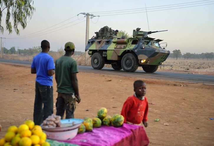 El Ejército francés ha desplegado unidades terrestres en Mali, que se dirigen al norte del país. (Eric FEFFERBERG/AFP PHOTO)