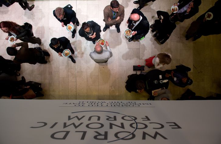 Logo del Foro Económico Mundial en Davos. (Johannes EISELE / AFP)