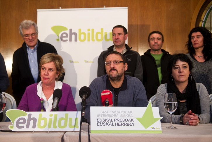 Parlamentarios de Bildu y de Aralar han comparecido para valorar la situación de Caja Navarra. (Iñigo URIZ/ARGAZKI PRESS)