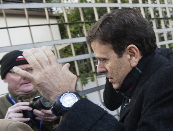 El doctor Eufemiano Fuentes, a la entrada de los juzgados de Madrid. (Dani POZO/AFP PHOTO)