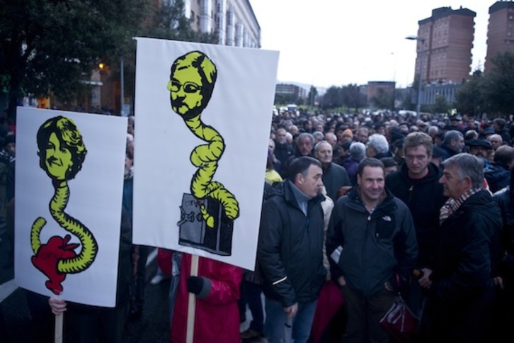 Las críticas a Barcina han sido constantes en la manifestación. (Iñigo URIZ/ARGAZKI PRESS)