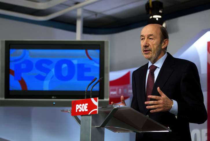 Rubalcaba ha comparecido en la sede del PSOE. (Dominique FAGET / AFP)