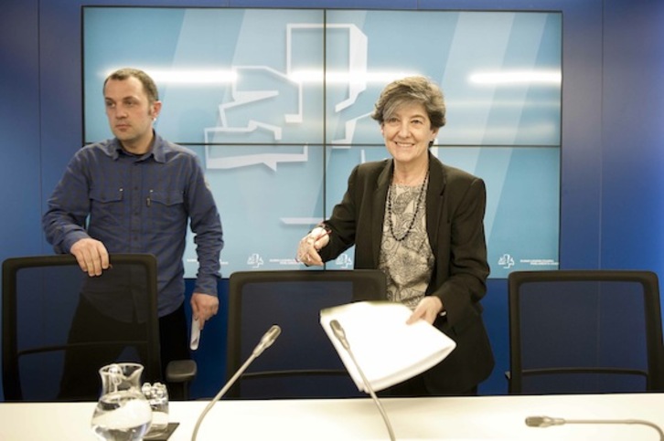 Los parlamentarios de EH Bildu Unai Urruzuno y Laura Mintegi. (Raul BOGAJO/ARGAZKI PRESS)