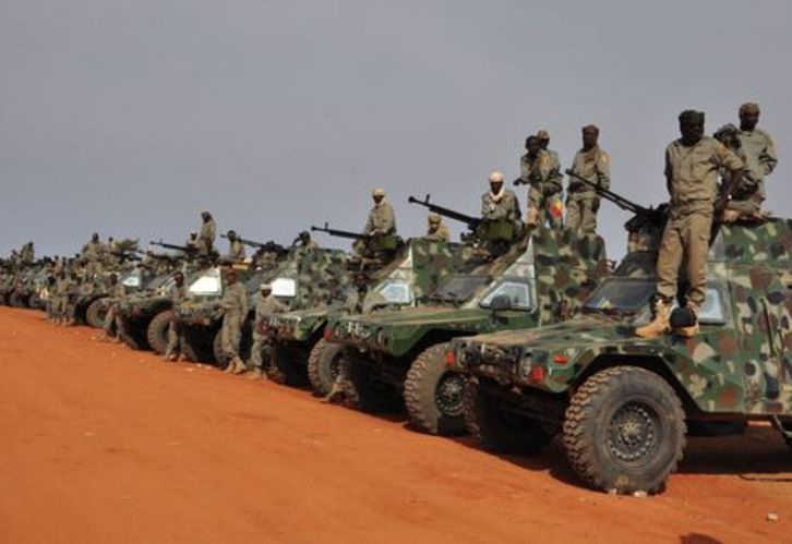 Soldados del Chad en Azawad, en el marco de la operación Serval.(Boureima HAMA/AFP)