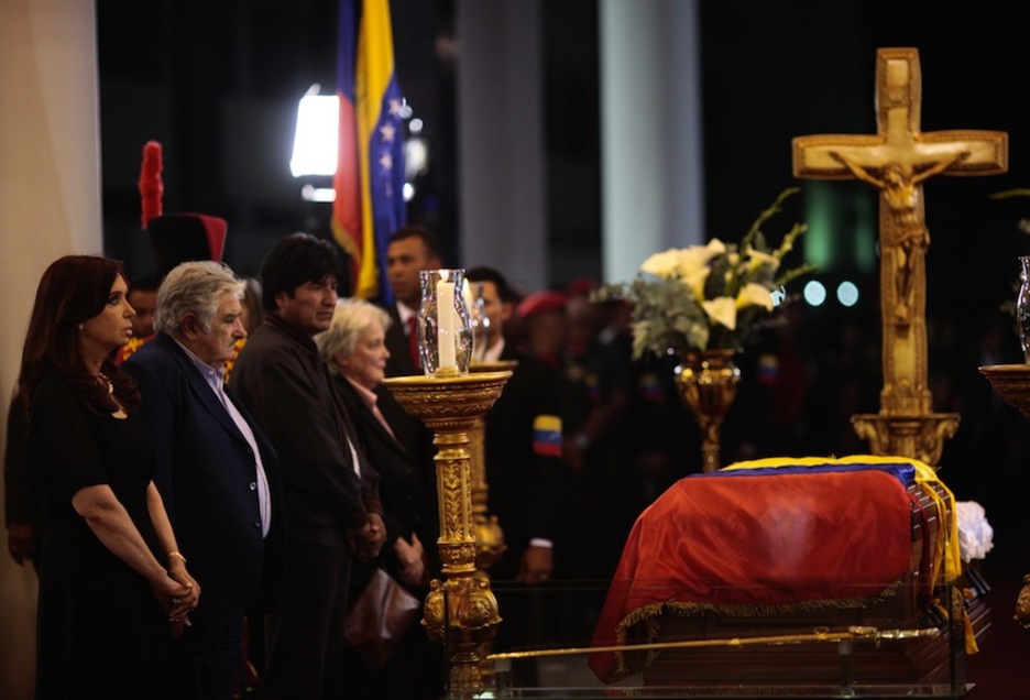 Mandatarios latinoamericanos comienzan a llegar a Venezuela. En la imagen, los presidentes de Argentina, Uruguay y Bolivia. (Marcelo GARCÍA/AFP)