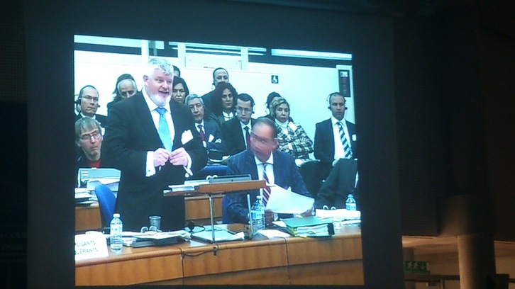 El abogado Michael Ivers, durante su intervención ante la Gran Sala. (Martxelo DÍAZ)