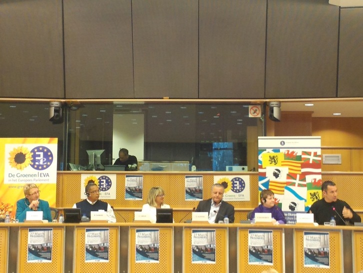 Participantes en la conferencia sobre Euskal Herria en el Parlamento europeo. (NAIZ.INFO)