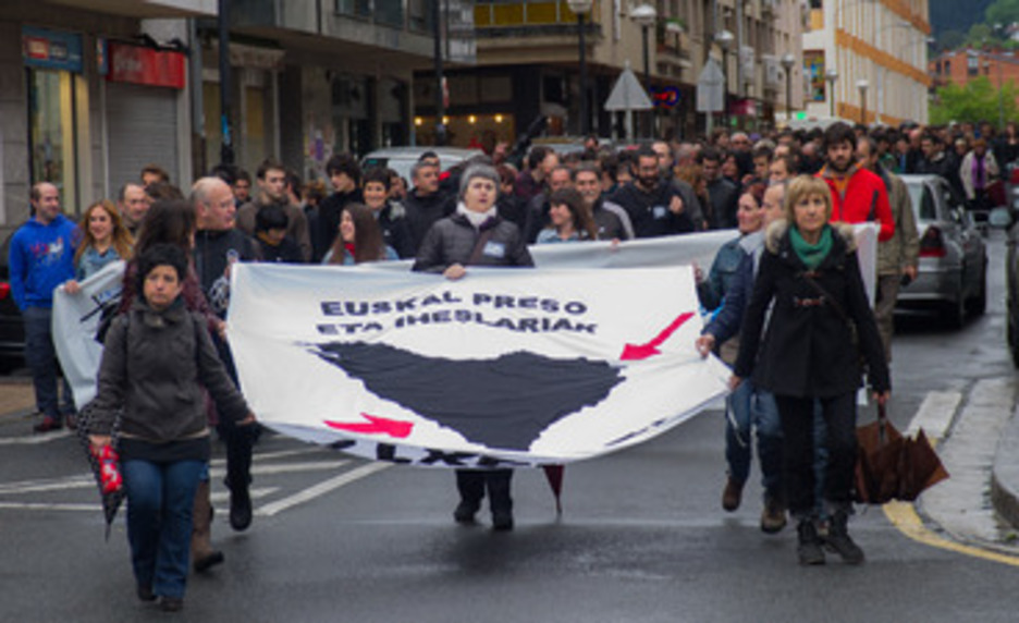 Manifestazioa egin dute ehunka lagunek Azpeitian. (Andoni CANELLADA/ARGAZKI PRESS)