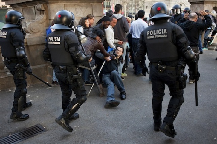 Mossos d'Esquadra durante la huelga general del 29 de marzo de 2012. (Oriol CLAVERA)