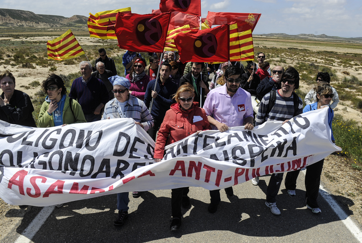 Marcha contra el polígono de tiro en las Bardenas. (Jagoba MANTEROLA / ARGAZKI PRESS)