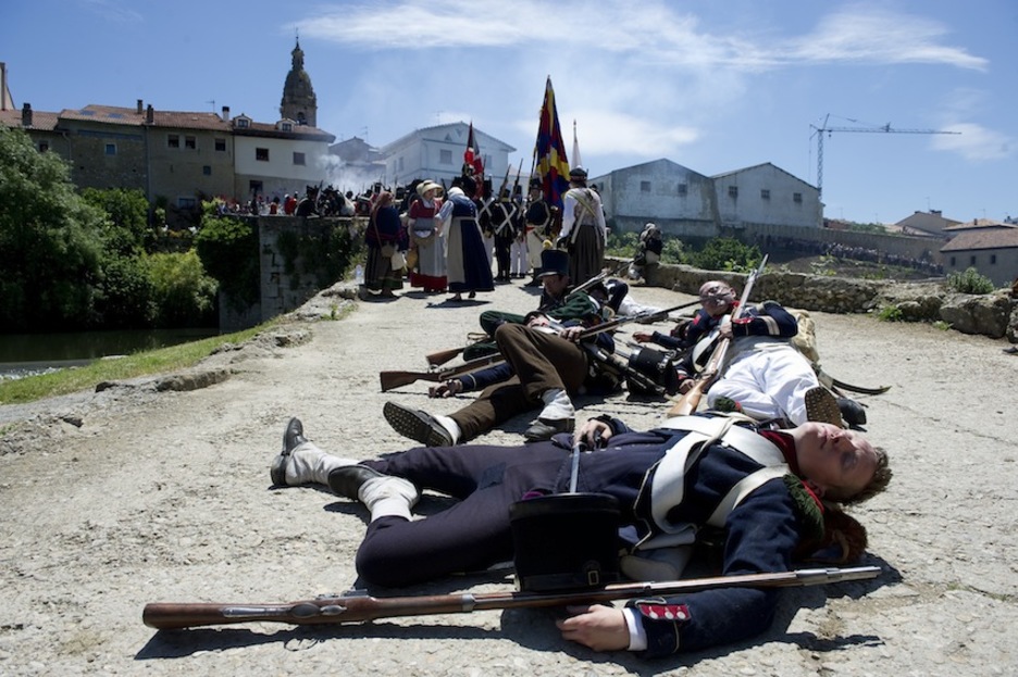 Soldados fallecidos tras la batalla. (Raul BOGAJO/ARGAZKI PRESS)