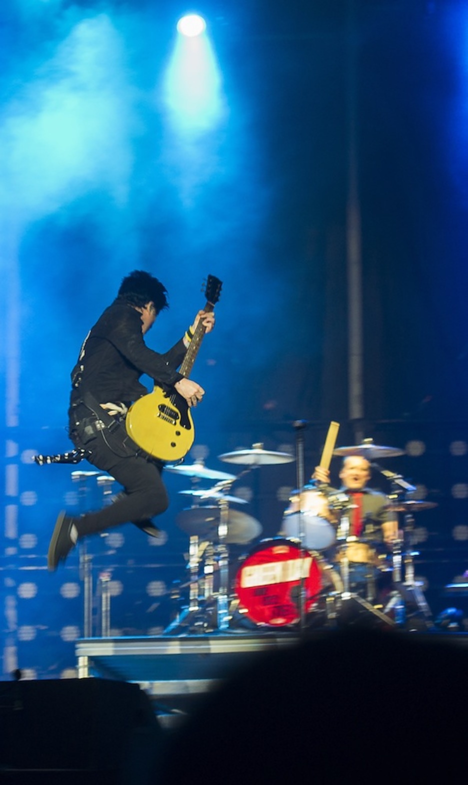 <strong>El gran salto de Green Day.</strong> De tocar por gaztetxes de Euskal Herria, a primeros de los noventa, a los mejores festivales del mundo. Esta es la historia de Green Day, el gran salto de Billie Joe Armstrong y sus compañeros californianos.