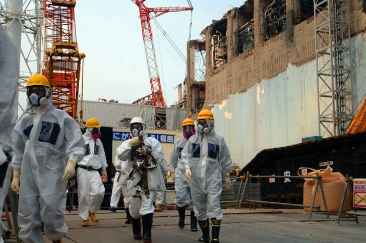 Supervisores de la Agencia Internacional de la Energía Atómica en la planta de Fukushima. (AFP)