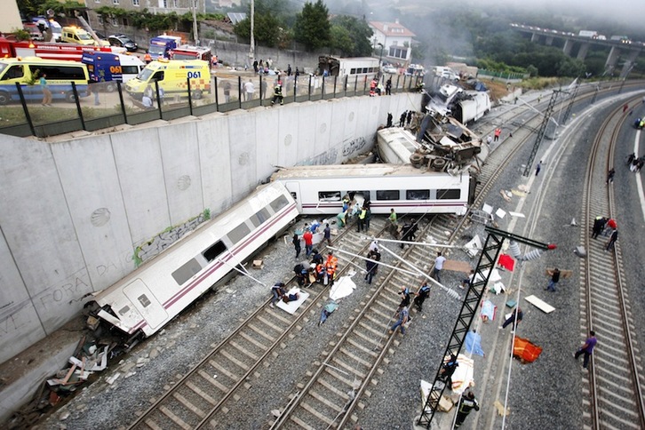 El tren descarriló en Angrois, cerca de Santiago de Compostela. (Oscar CORRAL/AFP)