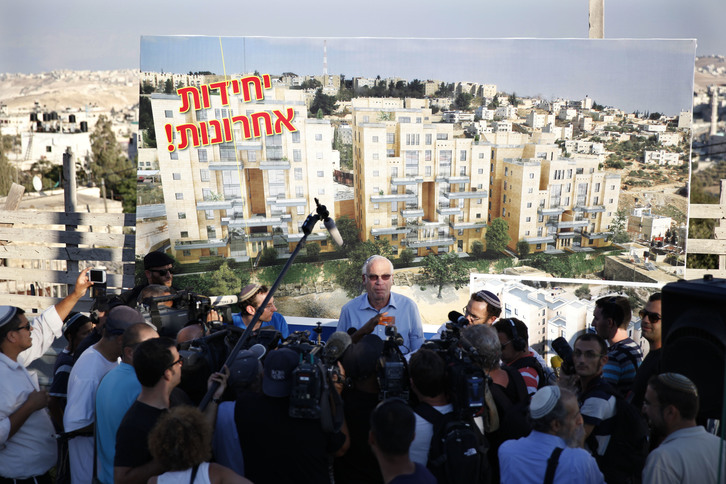 El ministro de Vivienda israelí ha comparecido ante los medios para anunciar las nuevas construcciones. (Gali TIBBON / AFP)