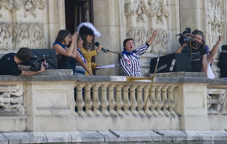 A Carlos Urquijo no le ha gustado que Artola estuviera en la balconada del Arriaga. (Raúl BOGAJO / ARGAZKI PRESS)