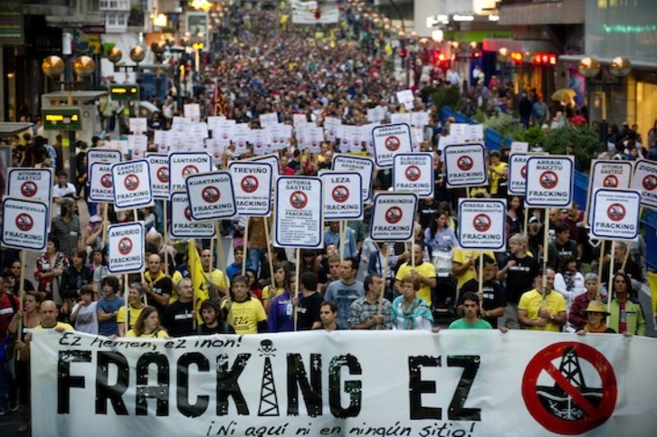Manifestación contra el fracking celebrada en Gasteiz. (Raúl BOGAJO / ARGAZKI PRESS)