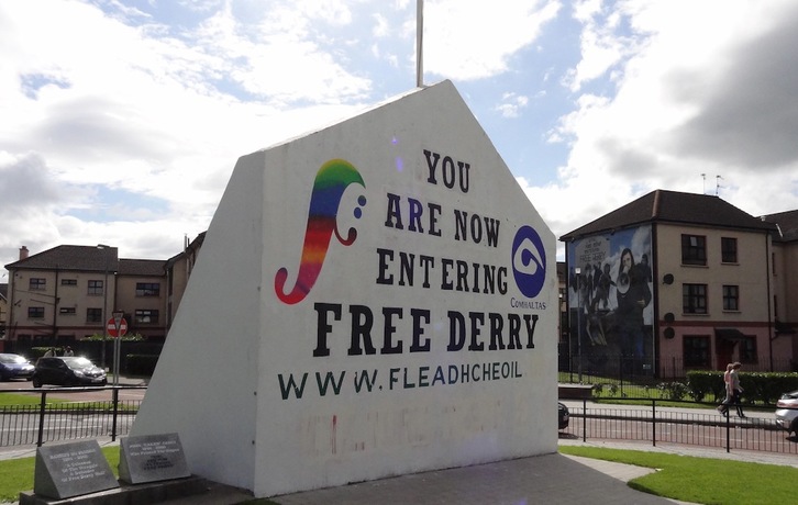 Versión actualizada del mural con la leyenda ‘Free Derry’, pintado en 1969 por el activista John ‘Caker’ Casey. (Gotzon ARANBURU)