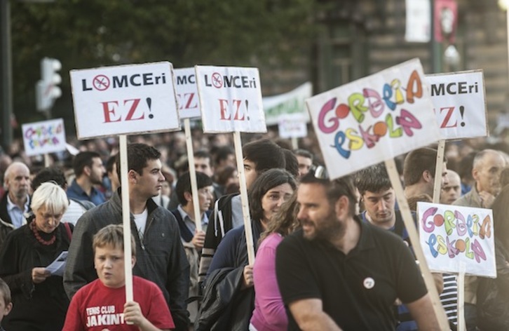 Imagen de archivo de una manifestación contra la LOMCE en Bilbo. (Jon HERNAEZ/ARGAZKI PRESS)