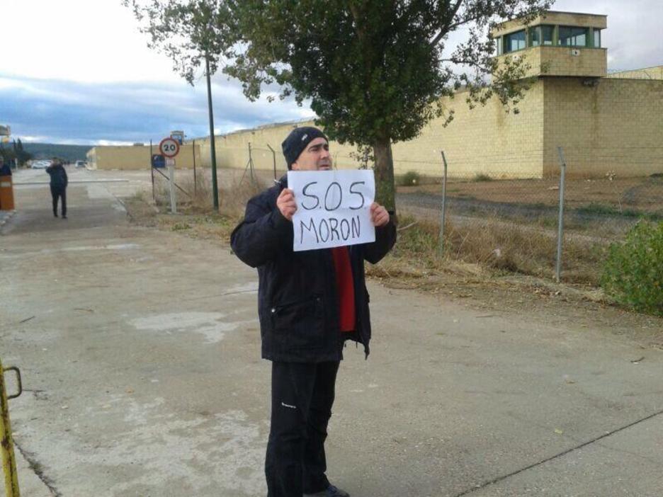 Josetxo Etxeberria ha salido de la cárcel de Daroca recordando a los presos en huelga en Sevilla. (@pizten_ari_gara)