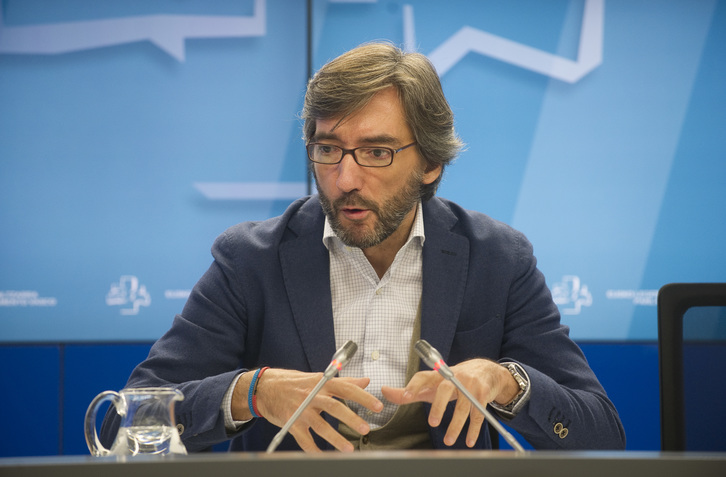 Iñaki Oyarzábal, parlamentario del PP en Gasteiz. (Raul BOGAJO / ARGAZKI PRESS)