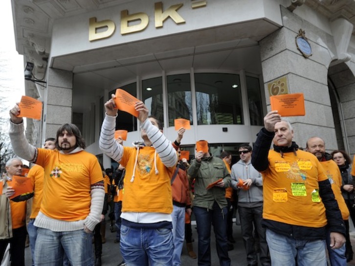 Trabajadores de Euskaltel durante su protesta en Bilbo. (Marisol RAMÍREZ / ARGAZKI PRESS) 
