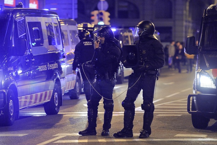 Agentes de la Brigada Móvil de los Mossos d'Esquadra en una imagen de archivo. (Josep LAGO/AFP)