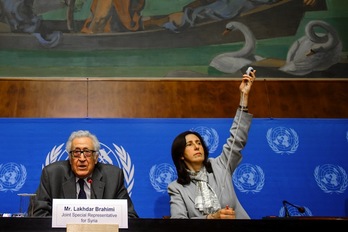 Comparecencia de Lajdar Brahimi, este viernes en Ginebra. (Fabrice COFFRINI / AFP PHOTO)