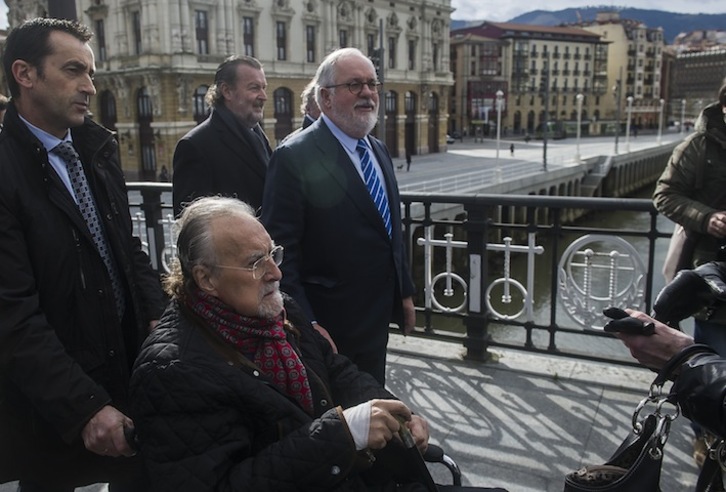 Iñaki Azkuna el 3 de febrero, con el ministro español Miguel Arias Cañete. (Luis JAUREGIALTZO/ARGAZKI PRESS)