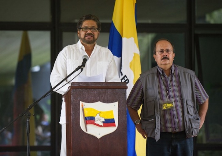Iván Márquez y Andrés Paris, delegados de las FARC en La Habana. (Yamil LAGE/AFP PHOTO)