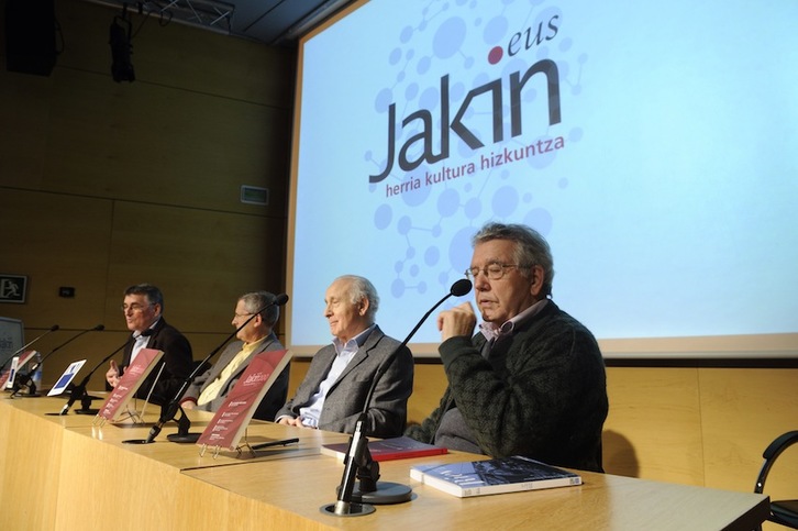 Joan Mari Torrealdai, Joseba Intxausti, Joxe Azurmendi eta Paulo Agirrebaltzategi. (Jon URBE/ARGAZKI PRESS)