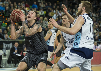 Bilbao Basket nagusi izan da Miribillan. (Luis JAUREGIALTZO / ARGAZKI PRESS)