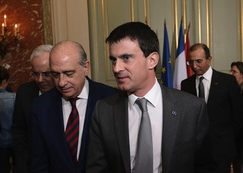Fernández Díaz y su homólogo francés, Manuel Valls, el pasado jueves en París. (Eric FEFERBERG/AFP)