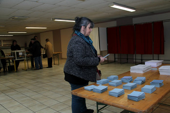 Carteles electorales en Baiona. (Sylvain SENCRISTO)